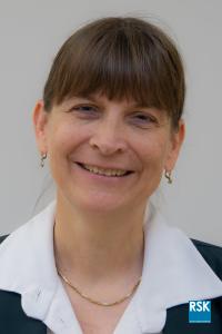 Dr. Claudia Schauer